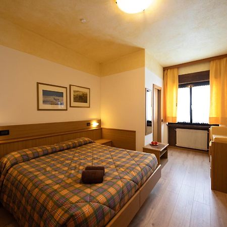 Albergo Venezia Passo Rolle Exterior foto